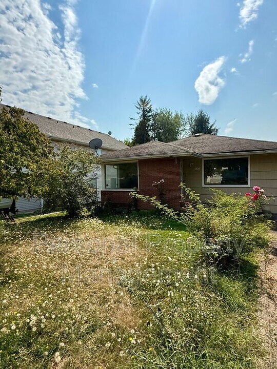 1104 G St in Washougal, WA - Building Photo