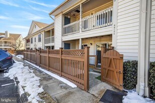 6910 Sandra Marie Cir in Alexandria, VA - Building Photo