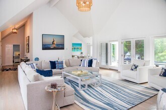 16 Laila Ln in West Hampton Dunes, NY - Building Photo - Building Photo