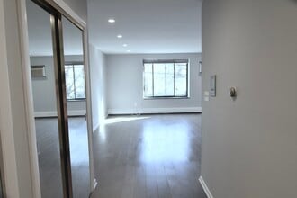 33 Paul St, Unit 20 in Newton, MA - Building Photo - Building Photo