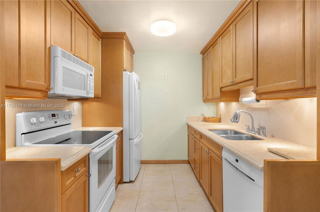 2301 Lucaya Bend in Coconut Creek, FL - Building Photo