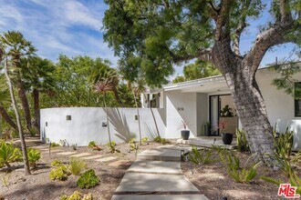 874 N Norman Pl in Los Angeles, CA - Building Photo - Building Photo