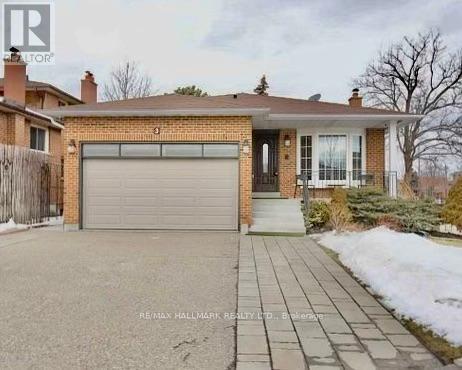 3 Pottery Crescent in Brampton, ON - Building Photo