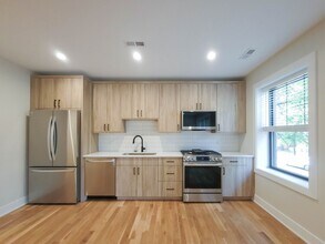 2017 W Ainslie St, Unit 3 in Chicago, IL - Building Photo - Building Photo