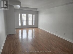 200 Collier St in Barrie, ON - Building Photo - Building Photo