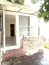 7905 Crespi Blvd-Unit -STUDIO in Miami Beach, FL - Building Photo - Building Photo