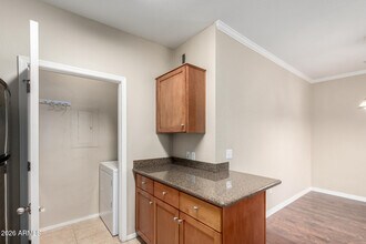 5345 E Van Buren St in Phoenix, AZ - Building Photo - Building Photo