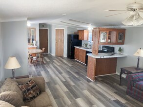 37 Village Ct in Mediapolis, IA - Building Photo - Building Photo