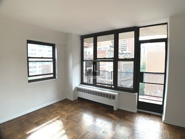 EAST 35 STREET in New York, NY - Foto de edificio - Building Photo