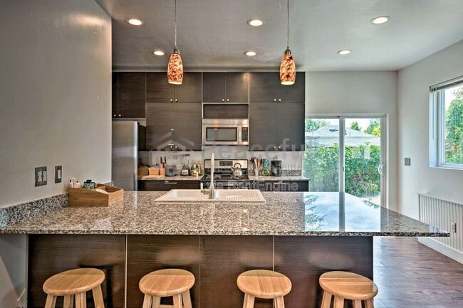 property at 462 E Haven Ave