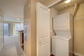 108 5th Ave S, Unit Luxury Downtown Condo in Seattle, WA - Building Photo - Building Photo