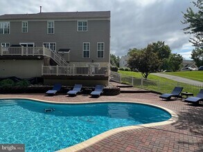 8002 Middlebury Dr in Pasadena, MD - Building Photo - Building Photo