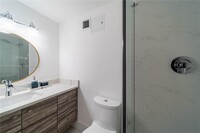 1200 West Ave, Unit 1529 in Miami Beach, FL - Building Photo - Building Photo