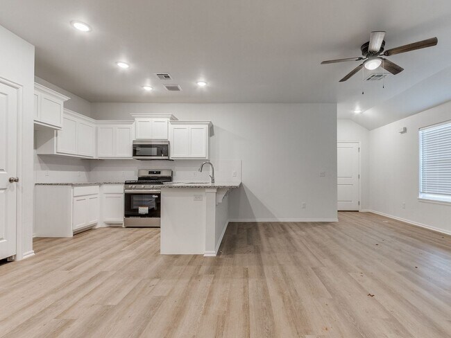 11604 Mackenzie Wy in Piedmont, OK - Building Photo - Building Photo