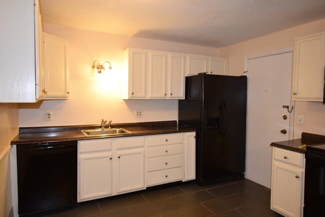 12-12 Strawberry Bank Rd in Nashua, NH - Building Photo - Building Photo