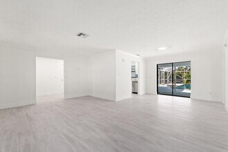 674 NW Kildare St in Port St. Lucie, FL - Building Photo - Building Photo