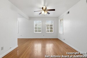 323 E Melrose Dr in San Antonio, TX - Building Photo - Building Photo