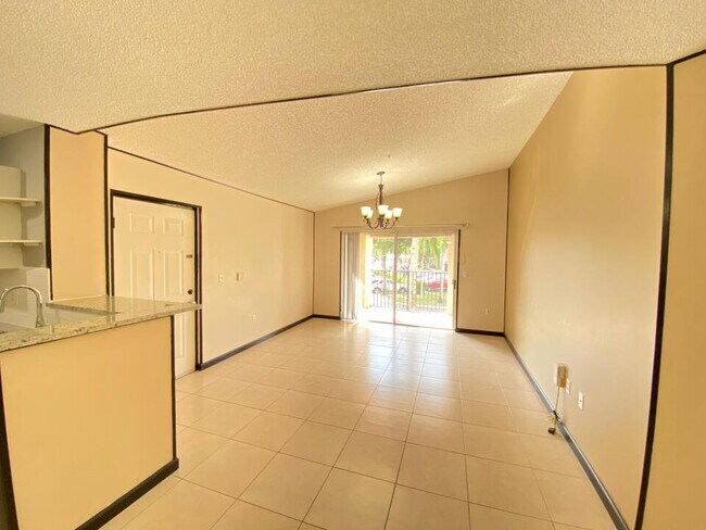 2041 Renaissance Blvd, Unit 207 in Hollywood, FL - Building Photo - Building Photo