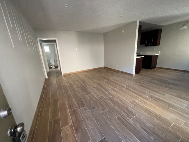 14547 Saticoy St in Los Angeles, CA - Building Photo - Building Photo