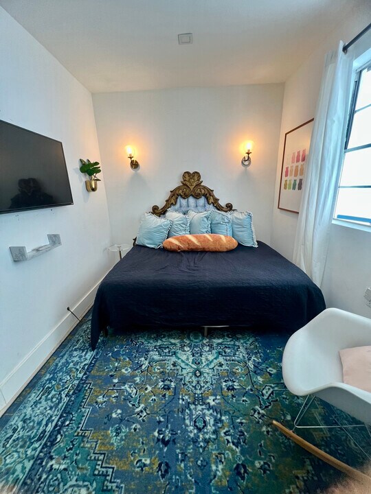 1051 NW 25th Ave, Unit 2 in Miami, FL - Building Photo