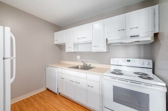 Oxford Court in Rocky River, OH - Foto de edificio - Interior Photo