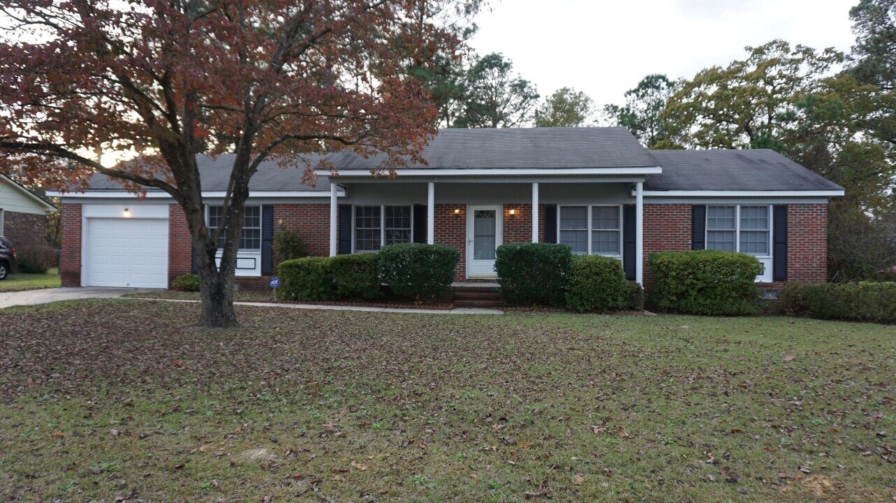 1502 Diplomat Dr in Fayetteville, NC - Building Photo