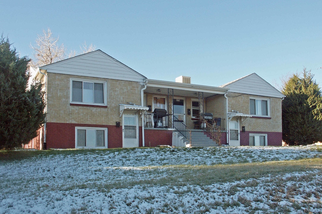 R-2 Zoned Apartment Bldg in Englewood, CO - Foto de edificio