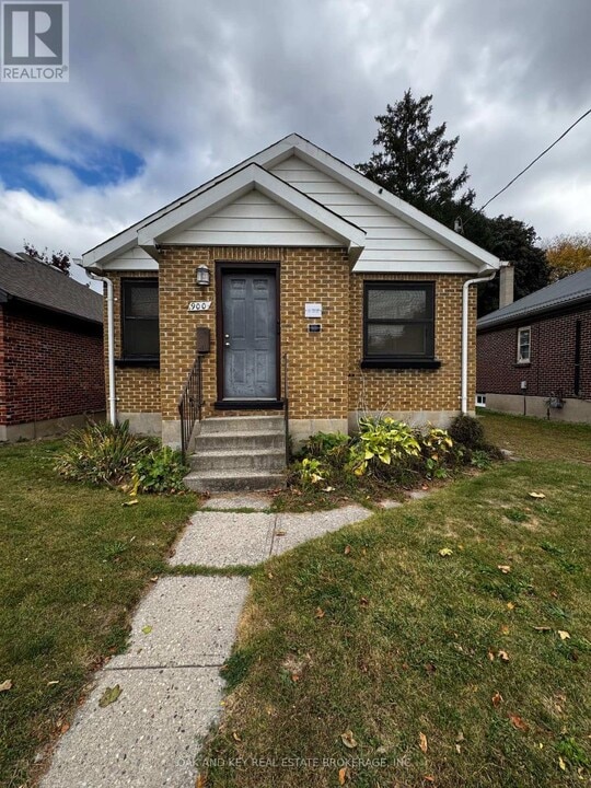 900 Adelaide St N in London, ON - Building Photo
