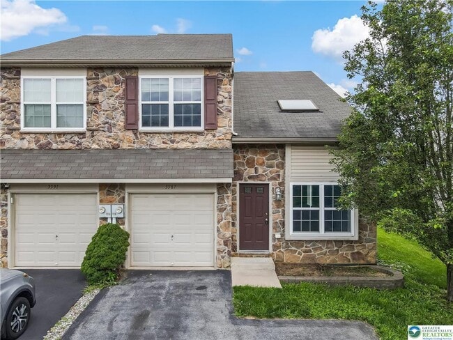 property at 5587 Stonecroft Ln