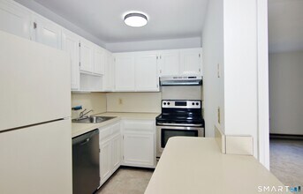 15 Bungalow Park in Stamford, CT - Building Photo - Building Photo