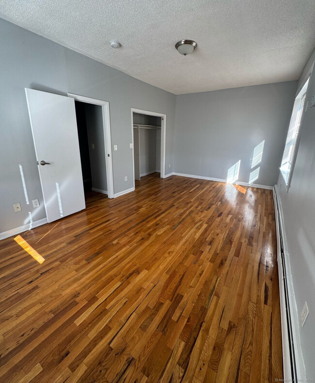 335 Wells St in Bridgeport, CT - Building Photo - Building Photo