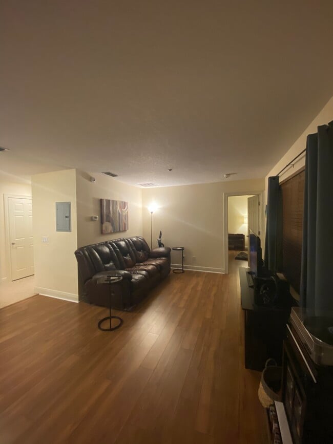 2892 Lincroft Ave, Unit Baldwin Park lakefront