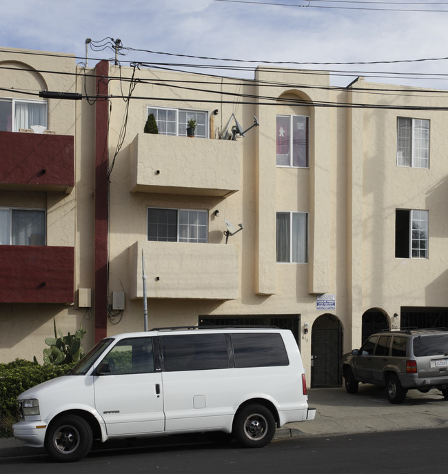 613 Villa St in Daly City, CA - Foto de edificio - Building Photo