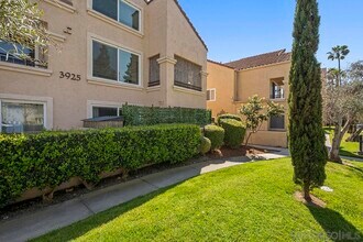 3925 Nobel Dr in San Diego, CA - Building Photo - Building Photo