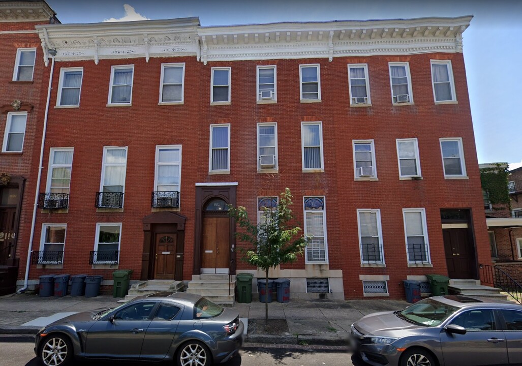 863 Hollins St in Baltimore, MD - Building Photo