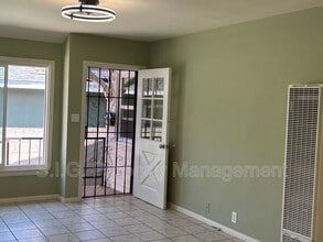 618 N Mariposa St in Burbank, CA - Building Photo - Building Photo