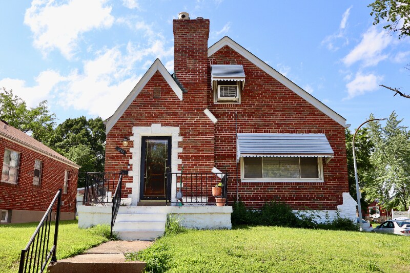 8821 Goodfellow Blvd in St. Louis, MO - Building Photo