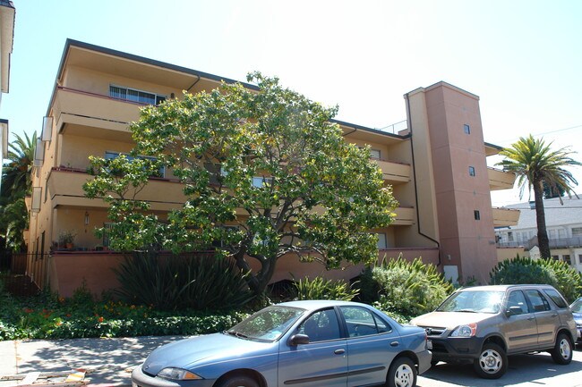 The North Berkeley Oxford Street Apartments in Berkeley, CA - Foto de edificio - Building Photo