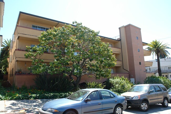 The North Berkeley Oxford Street Apartments in Berkeley, CA - Building Photo - Building Photo