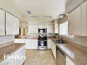 7250 Lost Fable Ln in Houston, TX - Building Photo - Building Photo