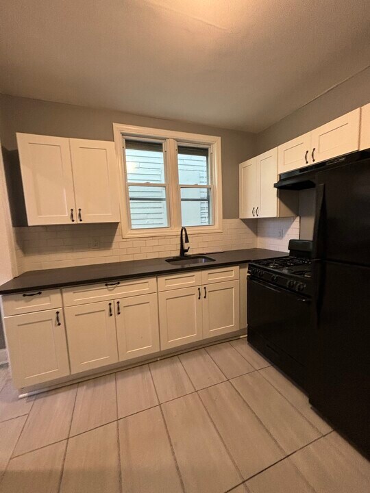 18 N 19th St in East Orange, NJ - Building Photo