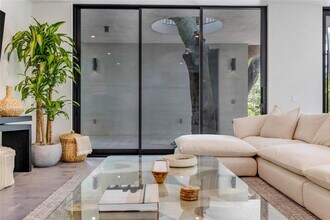 1000 NW 9th Ct in Miami, FL - Building Photo - Building Photo