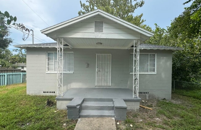 property at 2715 Myrtle Ave N