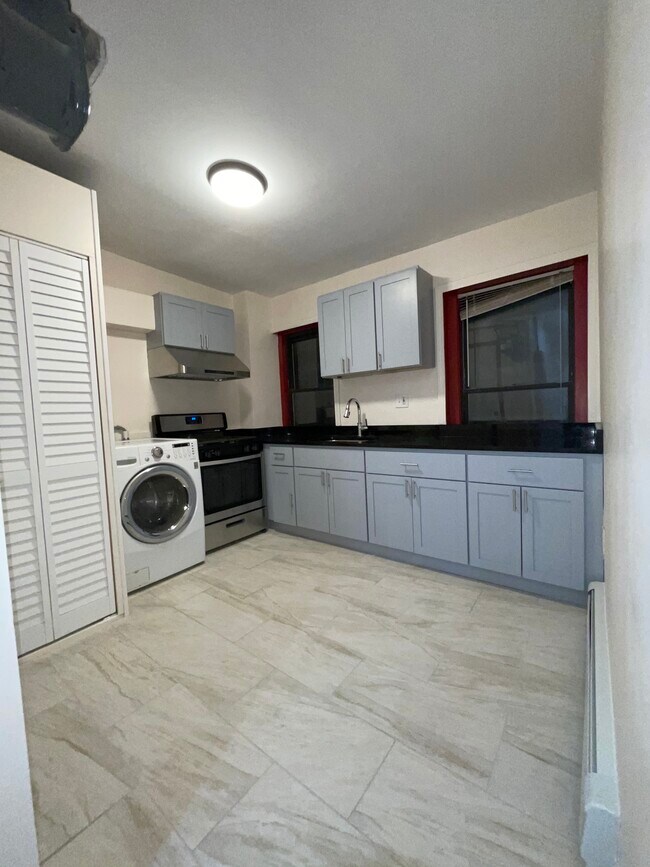 871 Harrison Ave, Unit 3