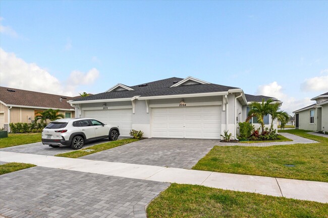 2064 Southeast Crosswood Way in Port St. Lucie, FL - Foto de edificio - Building Photo