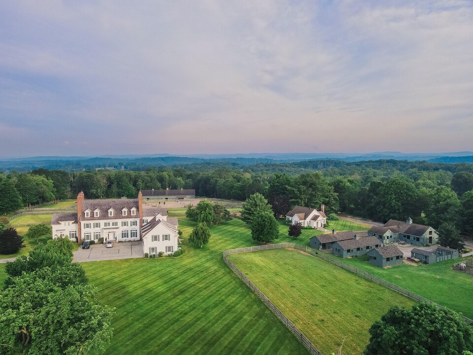 146 Vail Ln in North Salem, NY - Foto de edificio