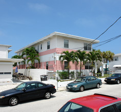 Marine Villas in Hollywood, FL - Building Photo - Building Photo