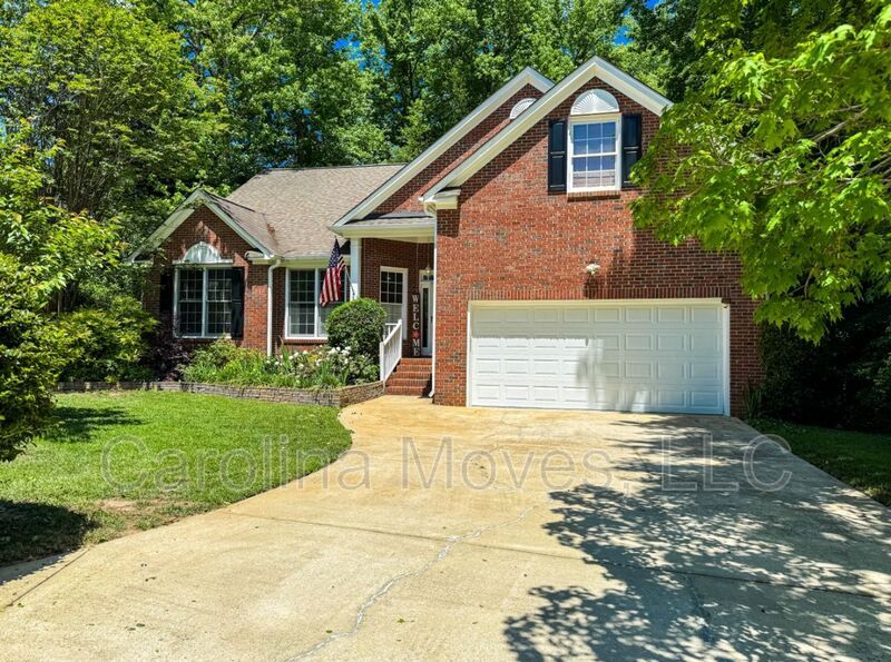 403 Cresthaven Pl in Simpsonville, SC - Building Photo