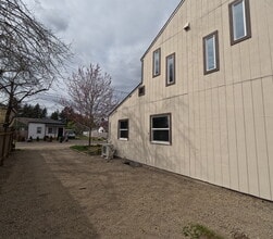 9516 SE 74th Ave in Milwaukie, OR - Building Photo - Building Photo