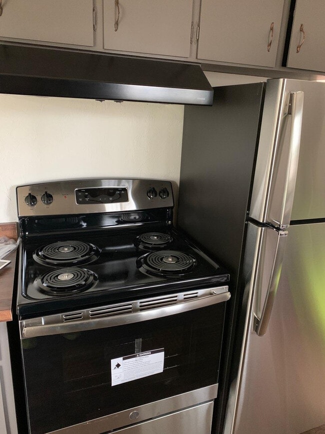 1748 Barton Dr in Eugene, OR - Building Photo - Building Photo